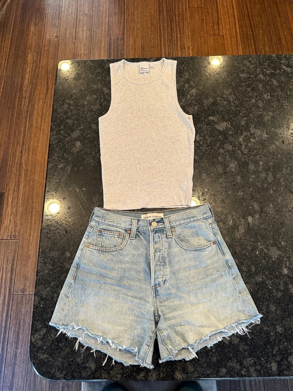 Denim Forum THE EX-BF HI MID- THIGH DENIM SHORT size 24